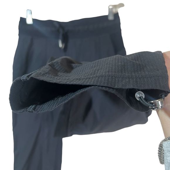 Lululemon Athletica Women’s Black On The Fly Drawstring Capri Pants Size 10 - Picture 9 of 11